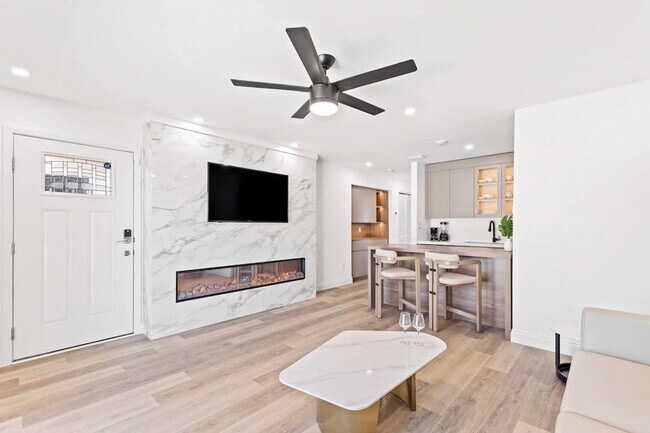 Foto del edificio - 8115 Thomas Dr