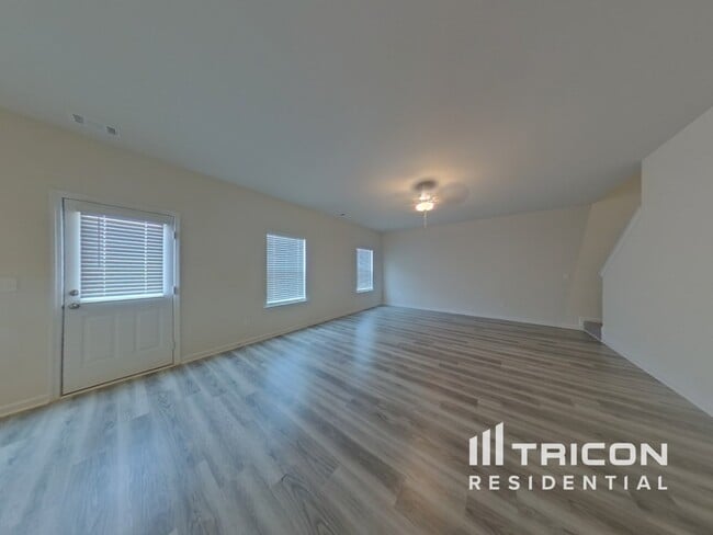 Building Photo - 1013 Claas Wy