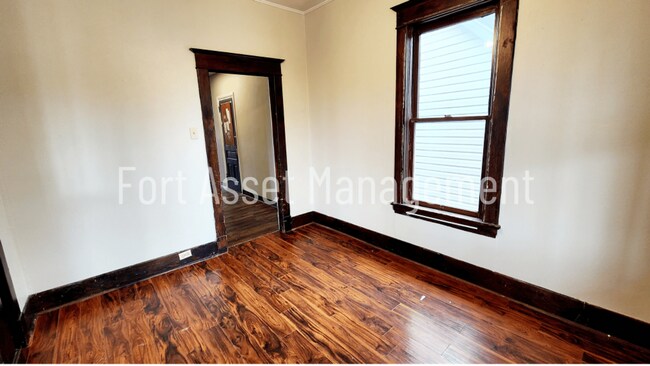 Building Photo - 115 Washington - Duplex