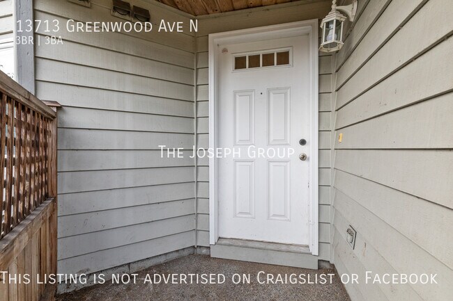 Building Photo - Remodeled 3 bed/2.5 bath with view of Bitt...