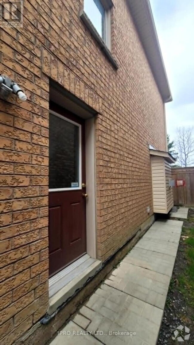 Building Photo - 16 Vanwood Crescent