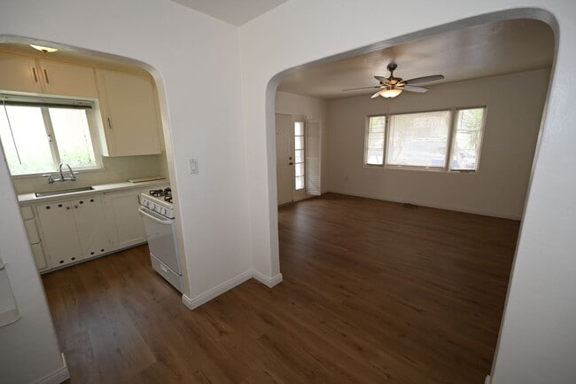 Building Photo - 1609diam