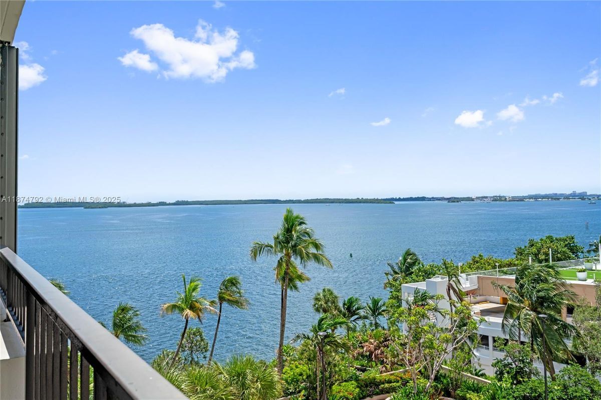 Foto del edificio - 520 Brickell Key Dr