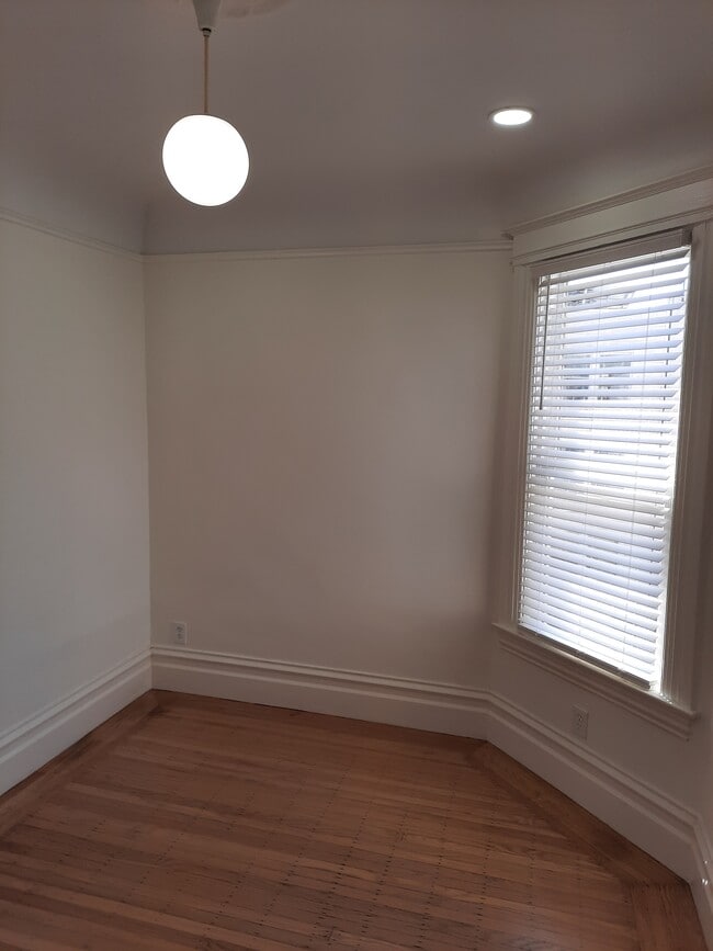 Building Photo - 61 Brosnan St