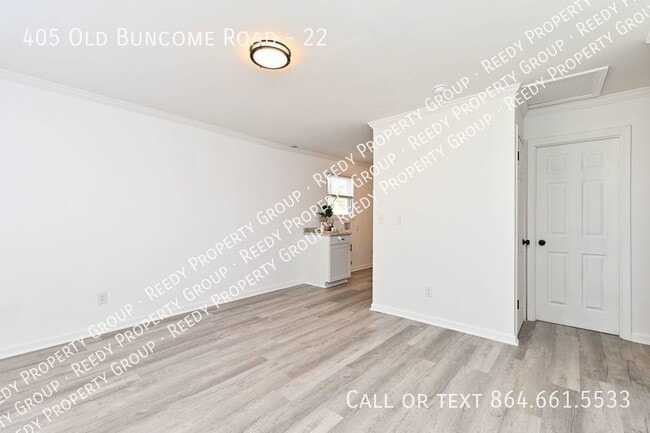Building Photo - 405 Old Buncombe Rd