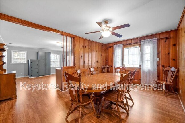 Foto del edificio - 1319 Fort Campbell Blvd