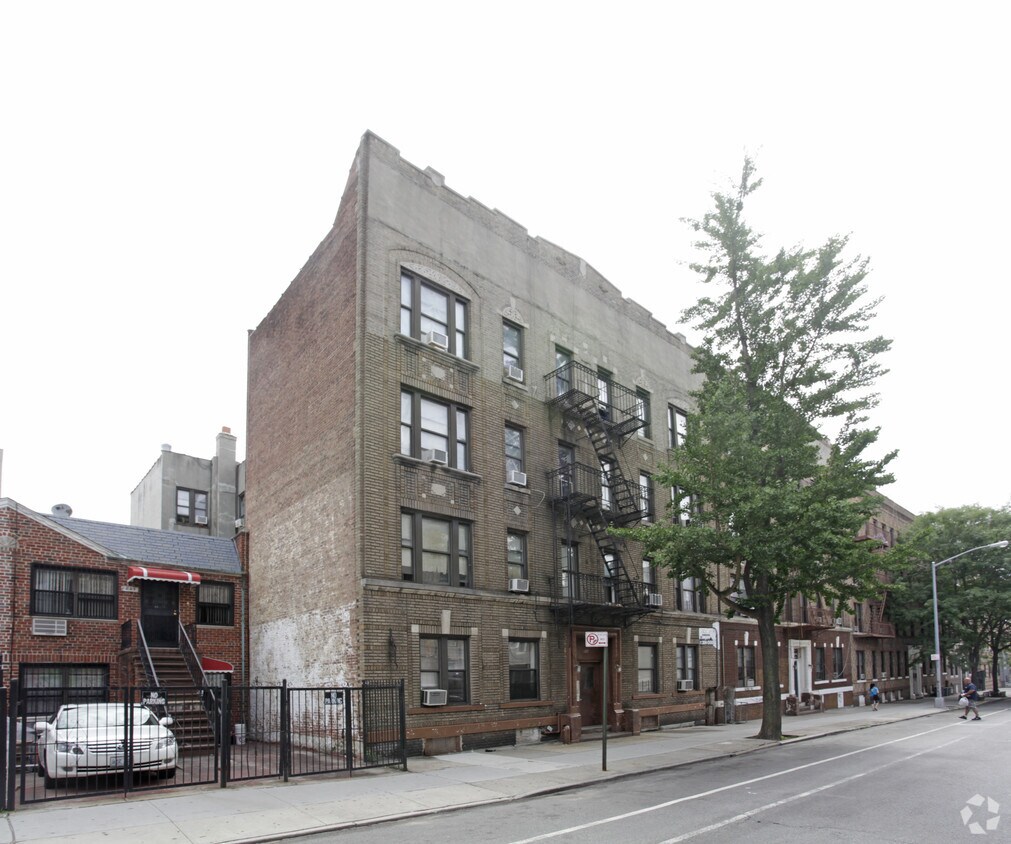 Foto principal - 849 42nd St