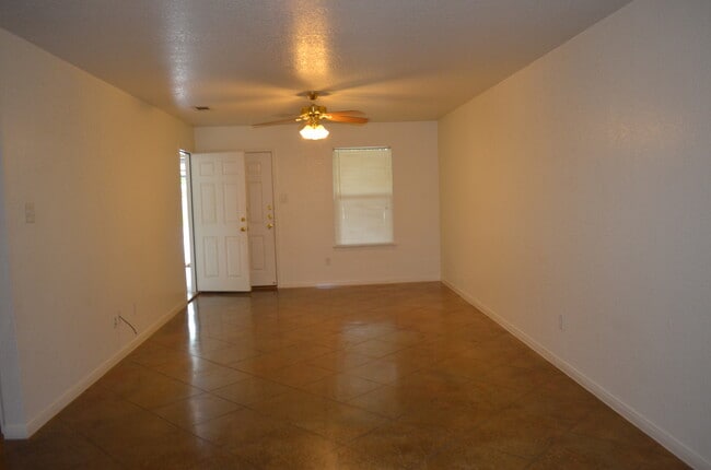 Building Photo - 501 Bonnie Dr
