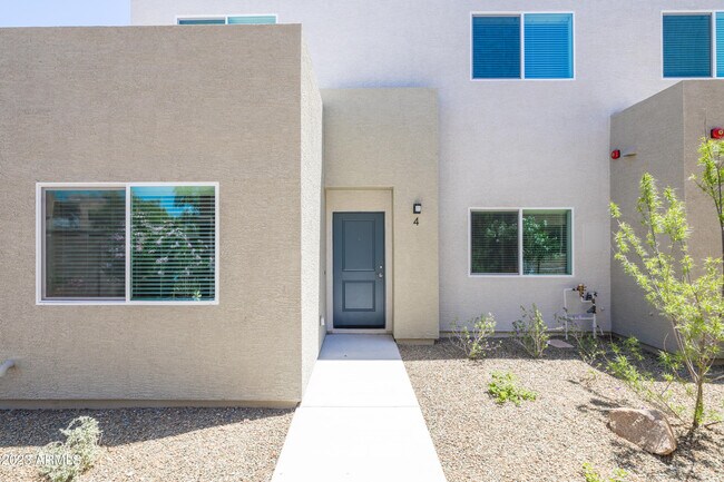 Foto del edificio - 2842 E Tracy Ln