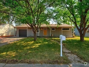 Building Photo - 39 Otowi Dr