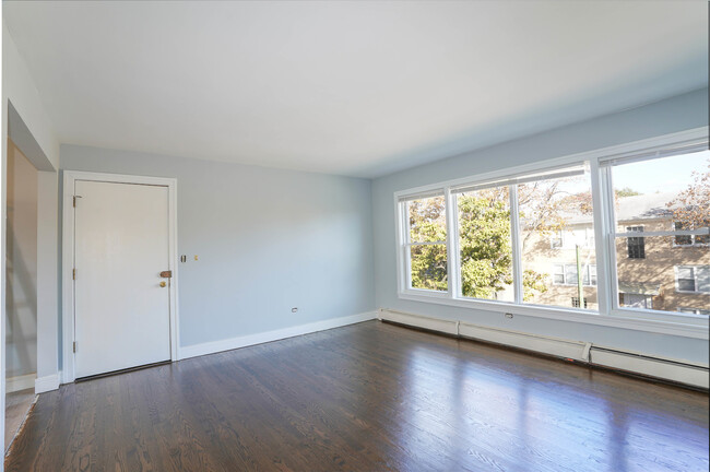 Foto del edificio - 5834 W Montrose Ave