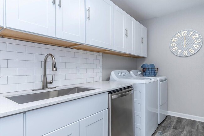 Foto del edificio - 18001 Cypress Trace Rd