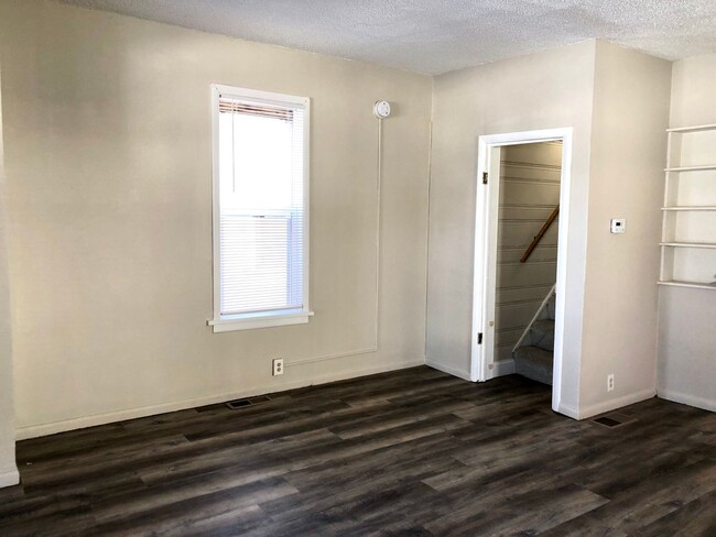 Building Photo - HUGE 4 BR + den in Minneapolis!