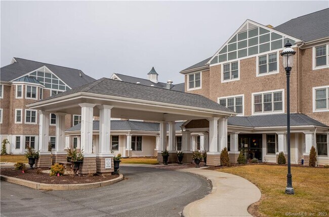 Building Photo - 160 Simsbury Rd