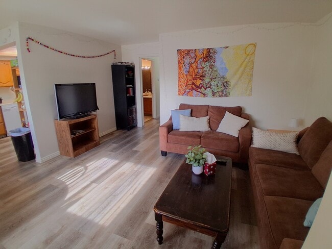 Building Photo - 243 E 400 N