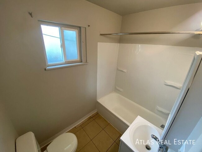 Building Photo - 881 Egbert St