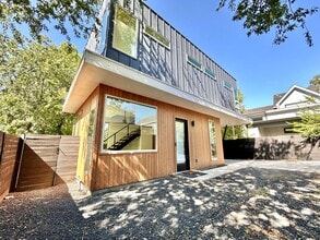 Building Photo - 409 W Odell St