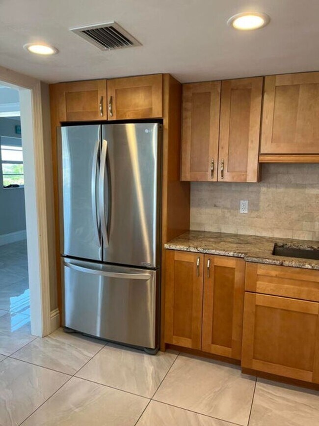 Photo - 155 Yacht Club Dr House