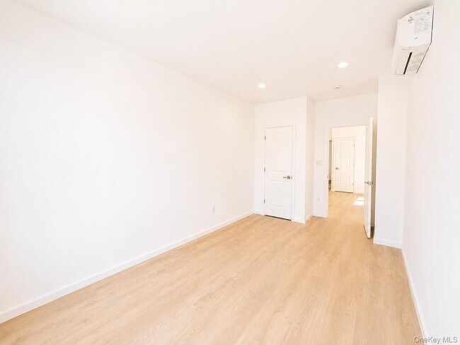 Foto del edificio - 69-46 64th St