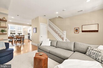 Building Photo - 407 Delafield Pl NW