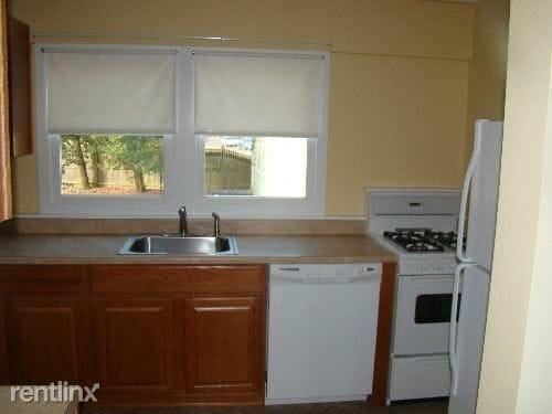 Building Photo - 2 br, 1 bath House - 14 Davis Ct.