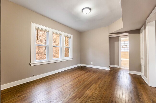 Building Photo - 620 E 73rd St