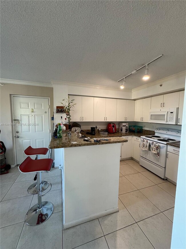 Foto del edificio - 4840 N State Rd 7