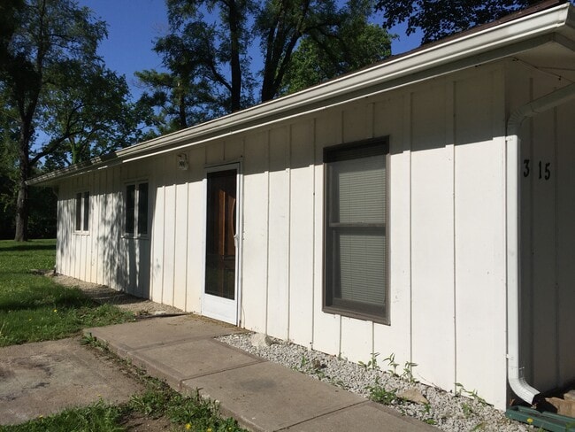 Building Photo - 2315 NW Klamm Rd