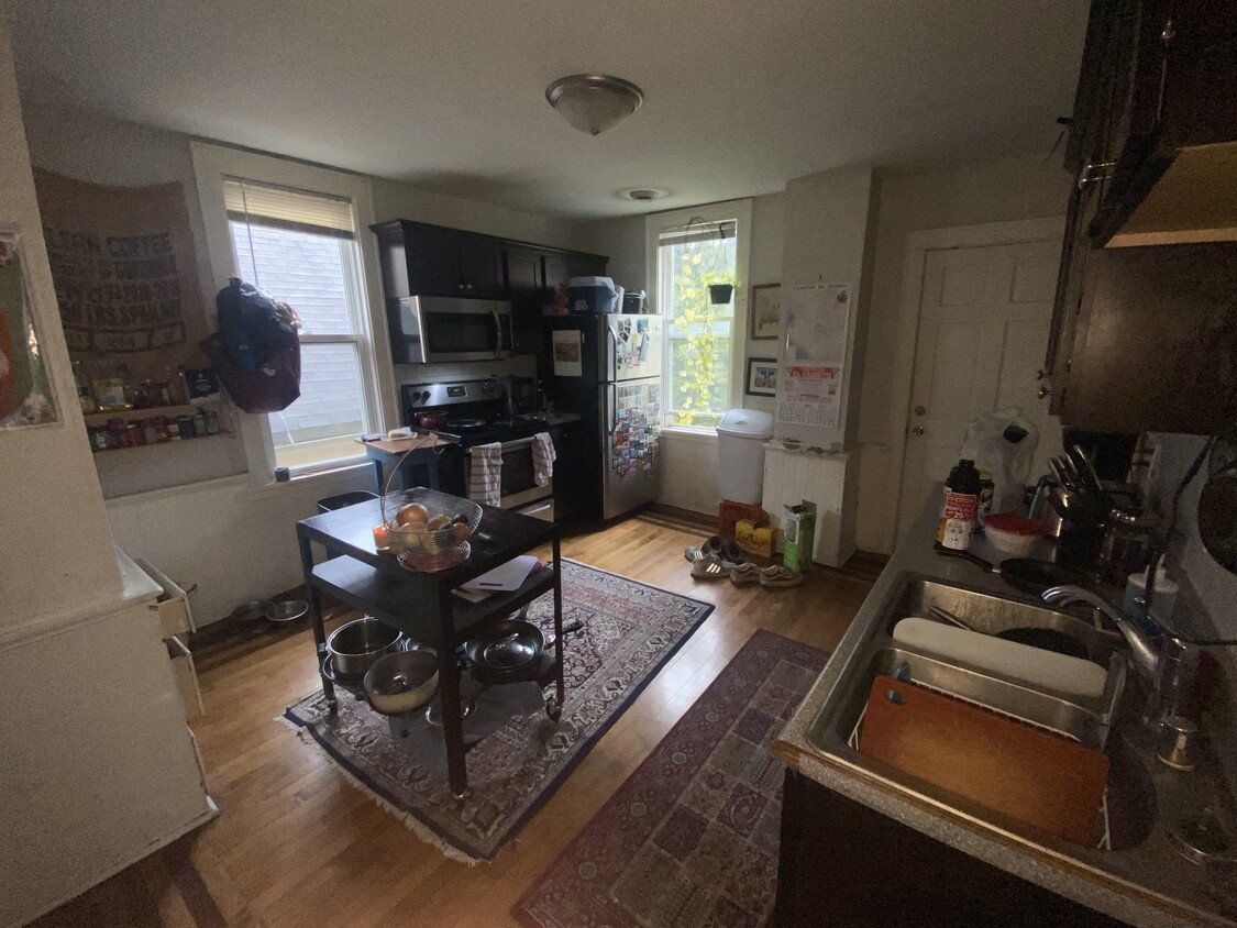Primary Photo - 2725 N Bremen St