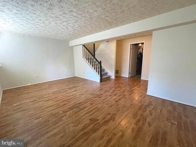 Foto del edificio - 5917 Spruce Run Ct