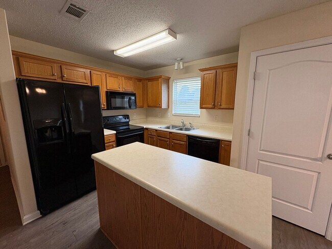 Building Photo - 137 Bridgewater Cir