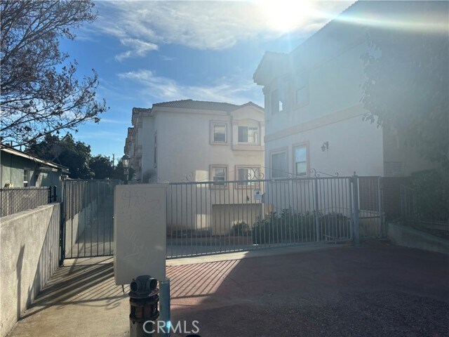 Building Photo - 400 E Broadway