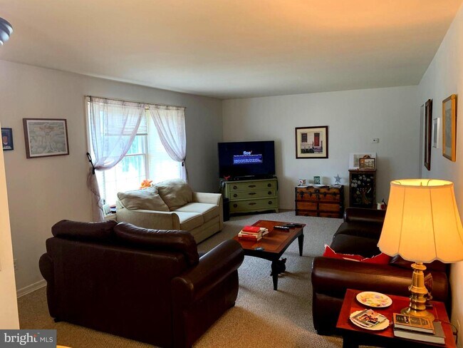 Foto del edificio - 219 Lakeside Dr