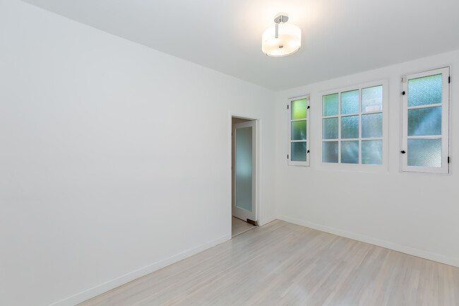 Dining room - 8495 Fountain Ave