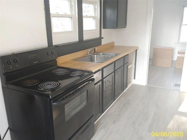 Building Photo - Charming 3BR House in Dayton