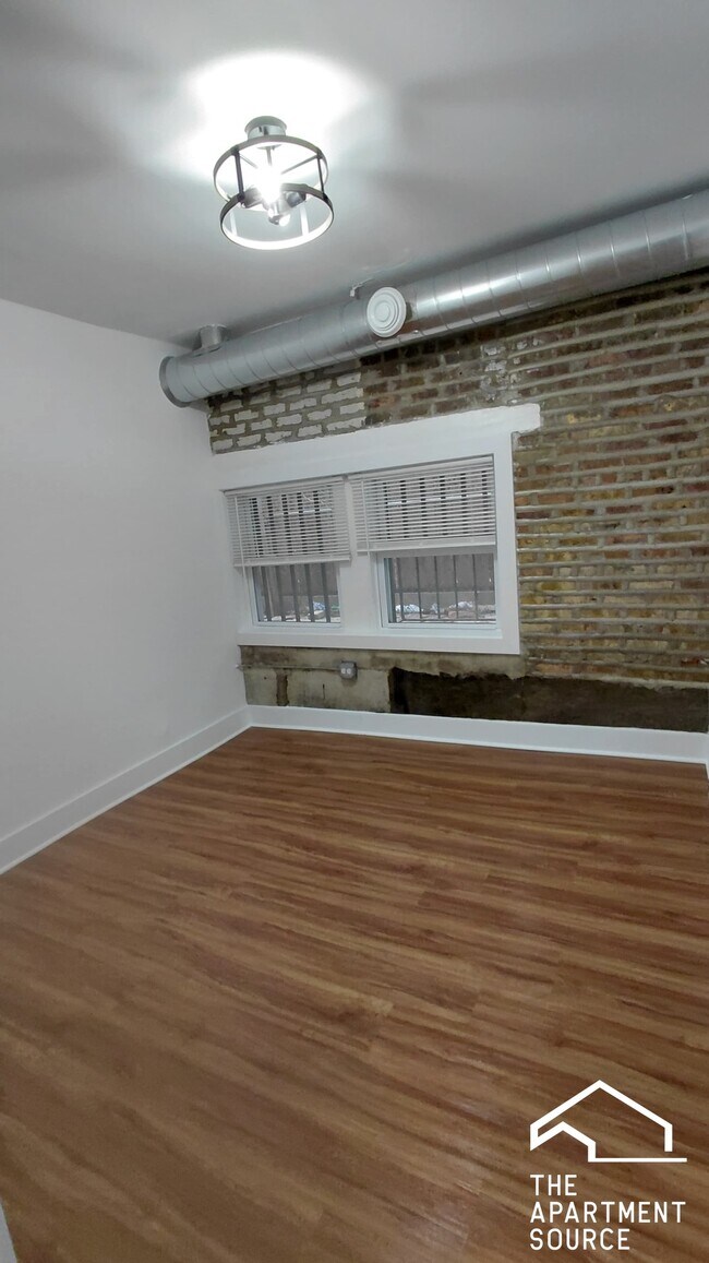Foto del edificio - 1255 N Harding Ave