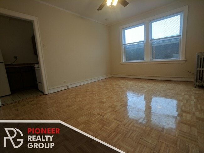 Building Photo - 705 W Belmont Ave