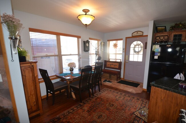Building Photo - Deed Restricted! 3 bedroom in Monarch Town...