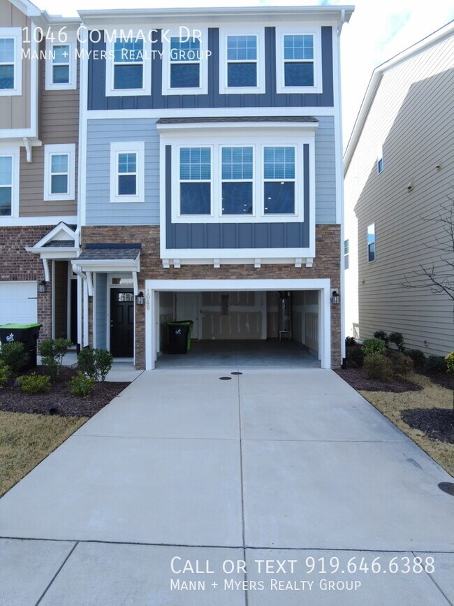 Foto del edificio - 1046 Commack Dr