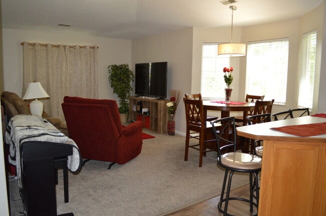 Building Photo - Country Woods Condo