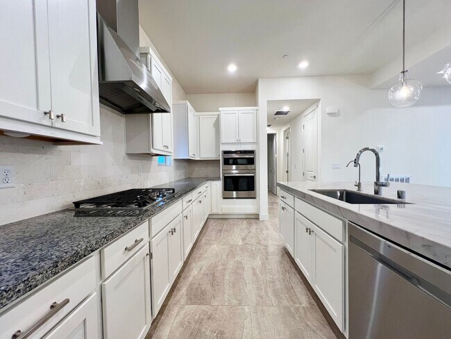 Building Photo - HIGHLY UPGRADED TOWNHOME IN TRILOGY SUMMER...