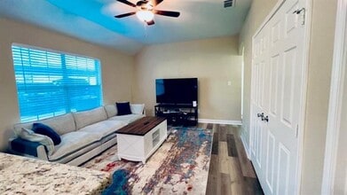 Building Photo - 113 Sunburst Ct