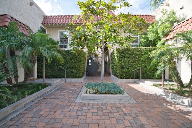 Building Photo - 8025 Redlands St