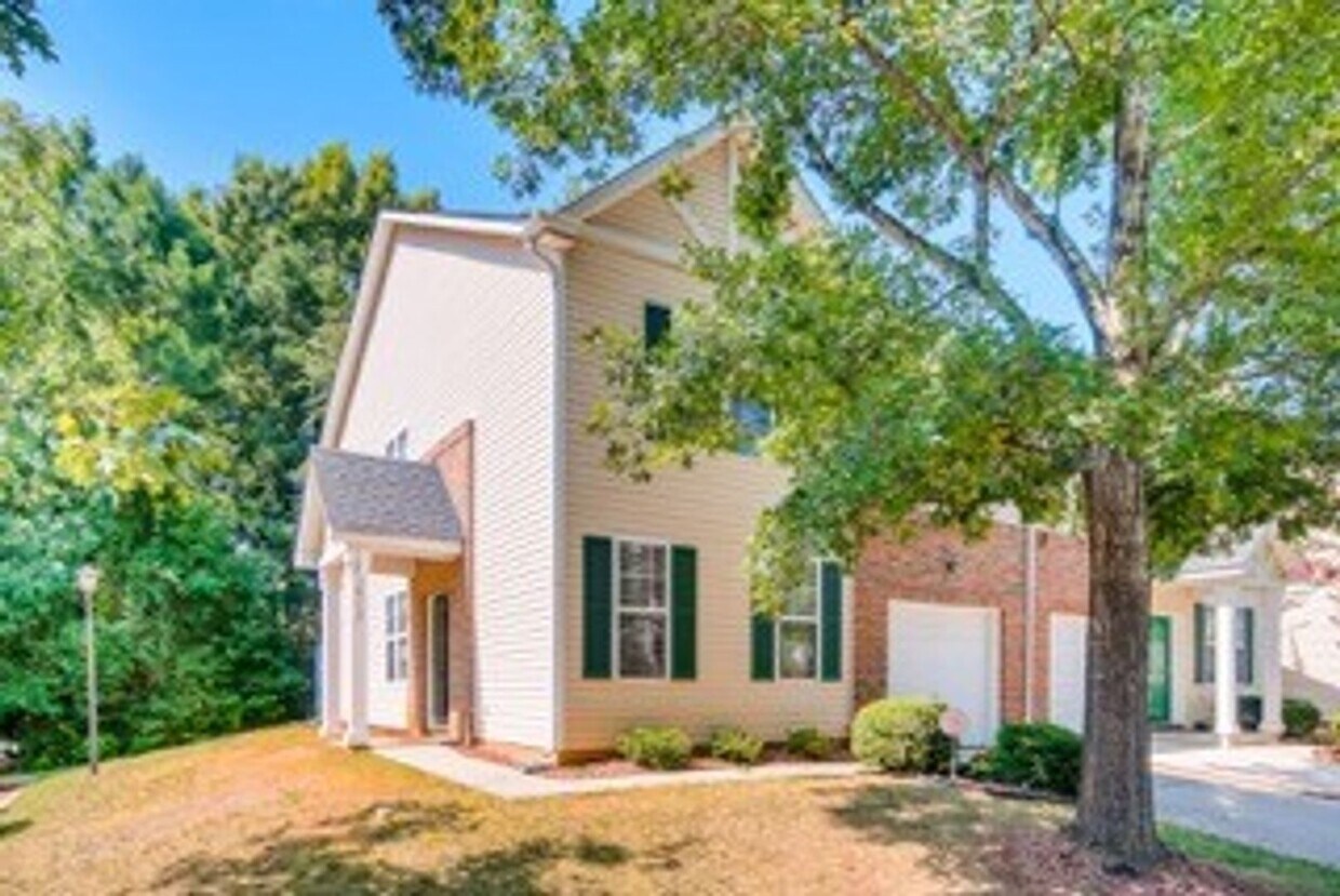 Primary Photo - Convenient large townhome ready for occupa...