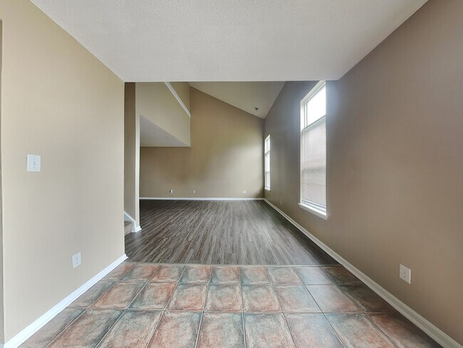 Foto del edificio - 3334 Blue Ash Ln