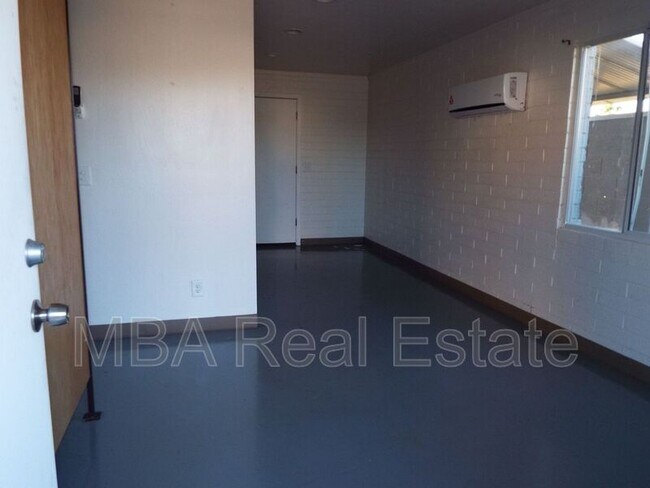Foto del edificio - 917 E Dunlap Ave
