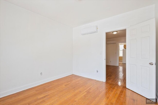 Foto del edificio - 1 bedroom in BROOKLYN NY 11212