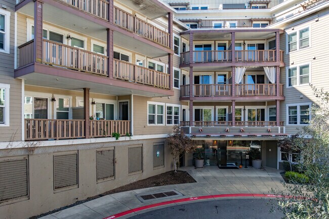 Entrada - 33 North Apartments