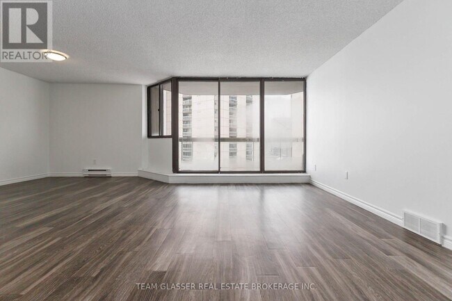 Building Photo - 340 Colborne St