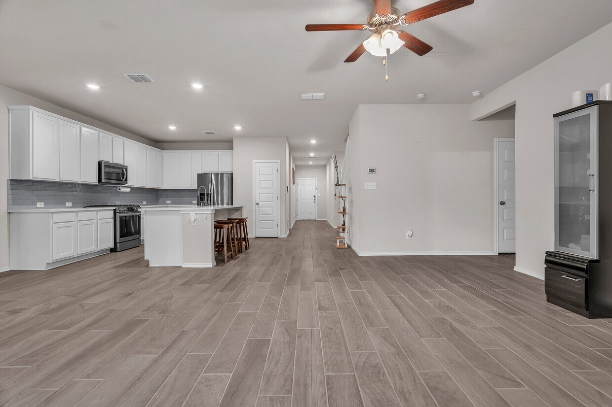 Primary Photo - 5051 Segovia Way